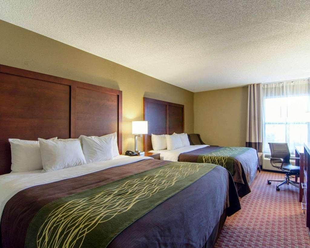 Clarion Pointe Apex - Holly Springs Hotel Room photo
